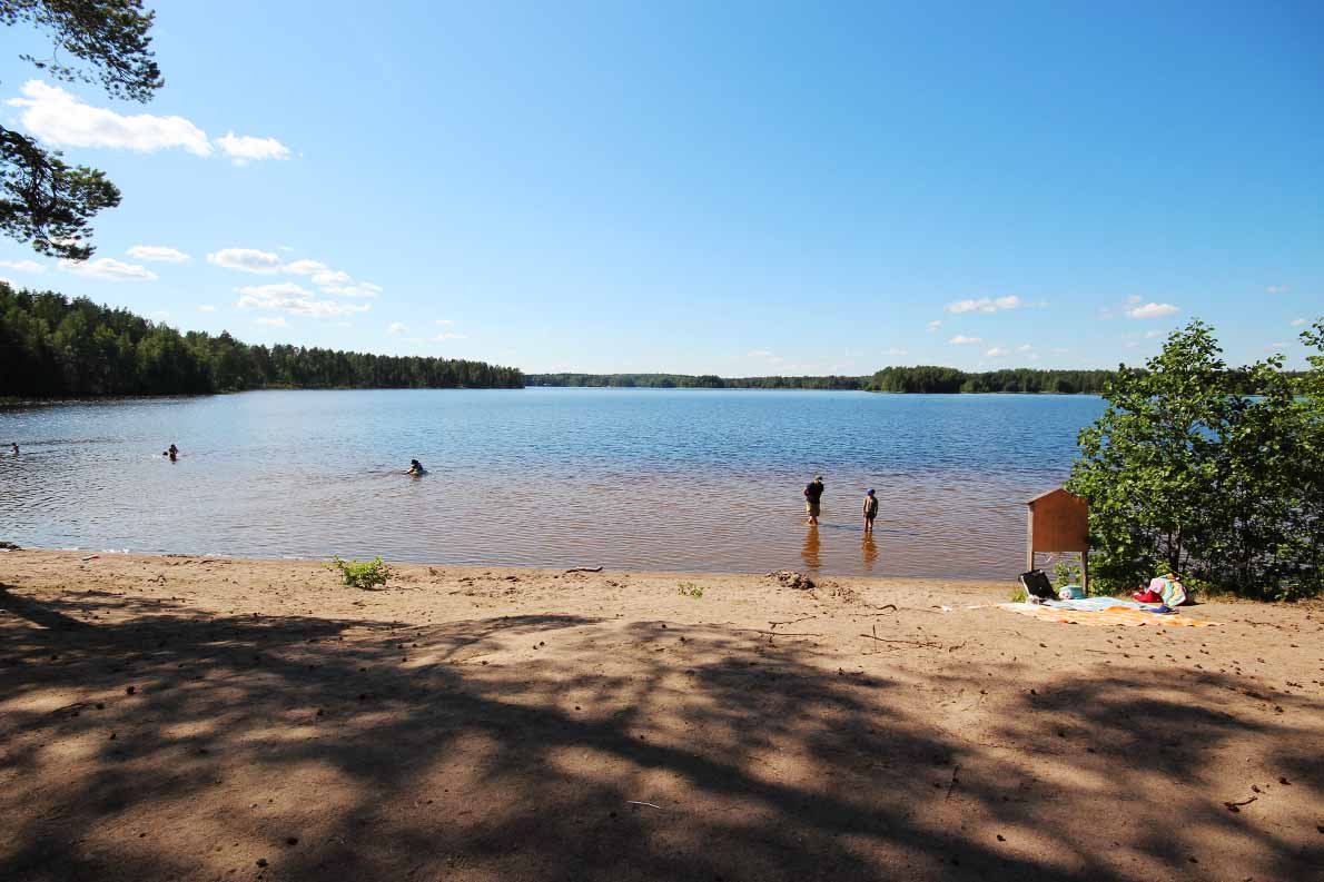 Ruostejärven Uimaranta - Kuva: Tony Hagerlund